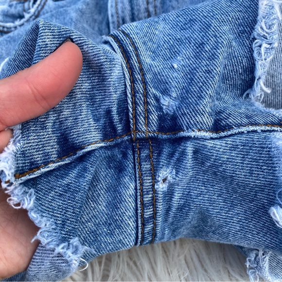 Abercrombie & Fitch annie high rise festival distressed jean shorts 25 / 0 - Picture 7 of 7